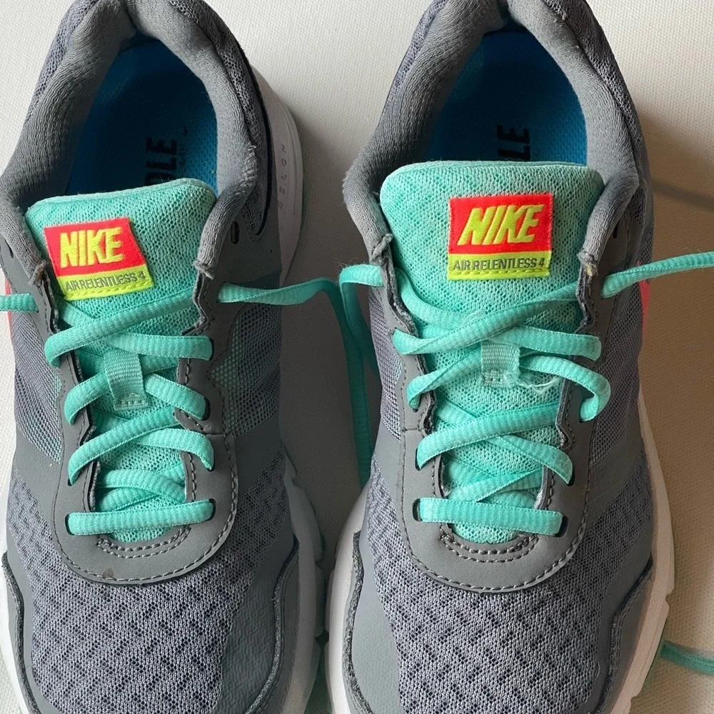 Womens nike athletic relentless sneakers